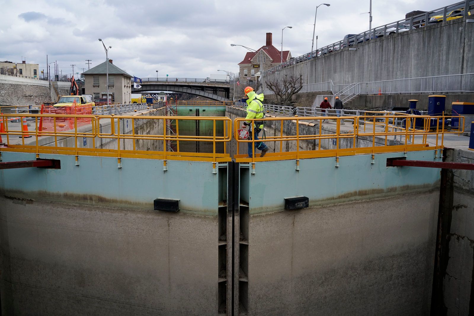 A Closer Look: Navigating the Lockport Locks